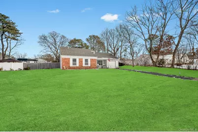 17 Groton Lane, Coram, NY 11727 - Photo 8