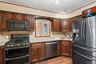 105 Greenport Ave, Medford, NY 11763 - Photo 10