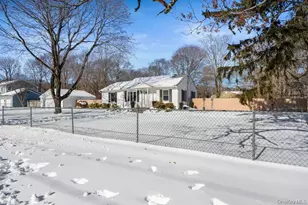 105 Greenport Ave, Medford, NY 11763 - Photo 24