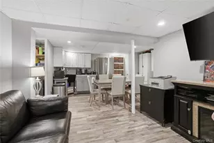 215 Monroe St, Franklin Square, NY 11010 - Photo 18