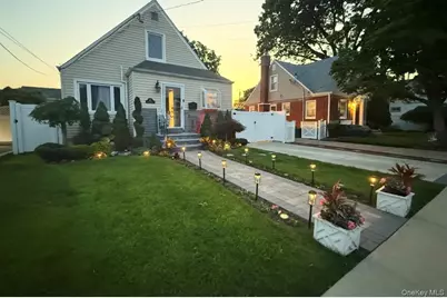 215 Monroe Street, Franklin Square, NY 11010 - Photo 2