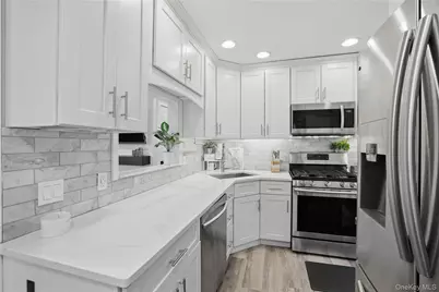 215 Monroe Street, Franklin Square, NY 11010 - Photo 8