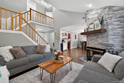 171 Melanie Way, Commack, NY 11725 - Photo 2