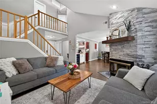 171 Melanie Way, Commack, NY 11725 - Photo 2