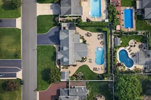 19 Radburn Dr, Commack, NY 11725 - Photo 2