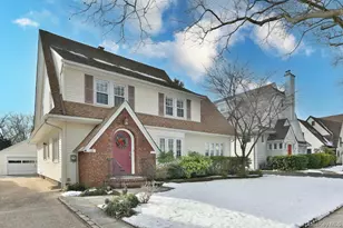 62 Hudson Rd, Floral Park, NY 11001 - Photo 2