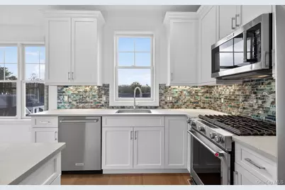 28301 Spruce Pond Circle, Plainview, NY 11803 - Photo 10