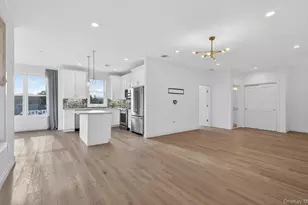 28301 Spruce Pond Cir, Plainview, NY 11803 - Photo 14