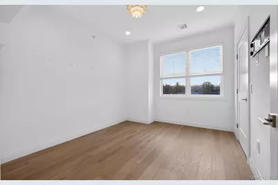 28301 Spruce Pond Circle, Plainview, NY 11803 - Photo 32