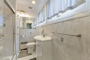 17 Standish Rd, Valley Stream, NY 11580 - Photo 18