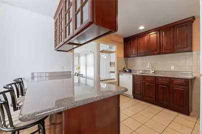 17 Standish Road, Valley Stream, NY 11580 - Photo 6