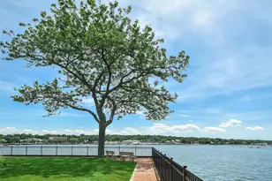 1 Toms Point Ln, Port Washington, NY 11050 - Photo 18