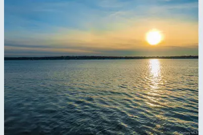 1 Toms Point Lane #6 i, Port Washington, NY 11050 - Photo 20