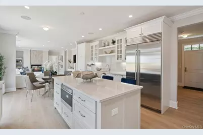 48 Plainview Road, Woodbury, NY 11797 - Photo 18