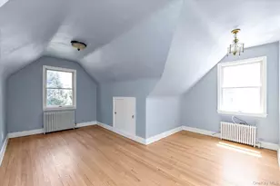 18 Hathaway Dr, Garden City, NY 11530 - Photo 14