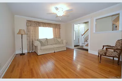 9 Agnes Court, Melville, NY 11747 - Photo 2