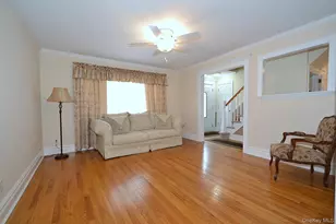 9 Agnes Ct, Melville, NY 11747 - Photo 2