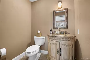 1 Windsor Ct, Amityville, NY 11701 - Photo 8