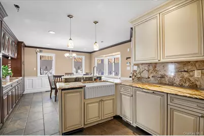 1 Windsor Court, Amityville, NY 11701 - Photo 12