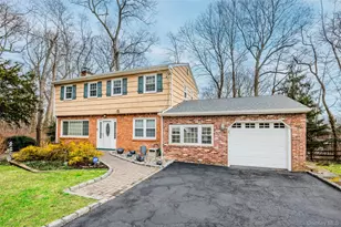 35 High Hills Ln, Huntington Station, NY 11746 - Photo 6