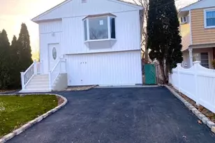 275 Beachview St, Copiague, NY 11726 - Photo 28