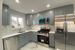 275 Beachview St, Copiague, NY 11726 - Photo 12