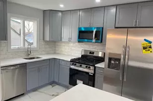 275 Beachview St, Copiague, NY 11726 - Photo 10