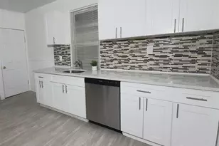 3 Allen Pl, Poughkeepsie, NY 12601 - Photo 2