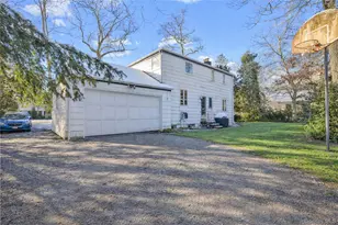 61 Squirrel Hill Rd, East Hills, NY 11577 - Photo 34