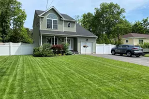 19 Raymond Ave, Middle Island, NY 11953 - Photo 4