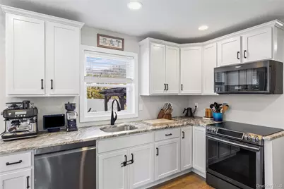 19 Raymond Avenue, Middle Island, NY 11953 - Photo 18