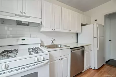 24 Mulford Place #4B, Hempstead, NY 11550 - Photo 6