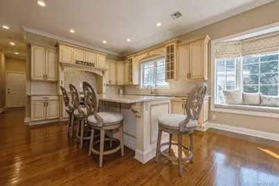 26 The Hemlocks, Roslyn, NY 11576 - Photo 12