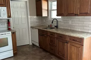 10 Shiloh Ct, Coram, NY 11727 - Photo 4