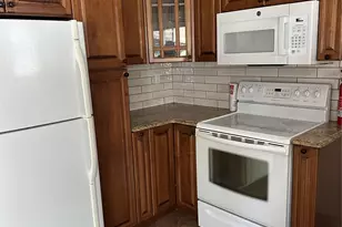 10 Shiloh Ct, Coram, NY 11727 - Photo 6