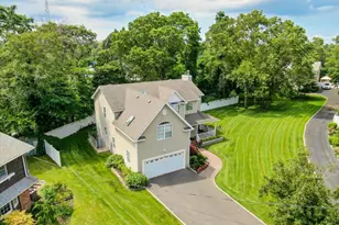 24 Ridge Ct, Hauppauge, NY 11788 - Photo 2