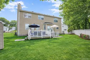 24 Ridge Ct, Hauppauge, NY 11788 - Photo 36