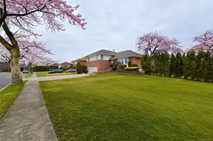 117 Olive Ln, Manhasset Hills, NY 11040 - Photo 2