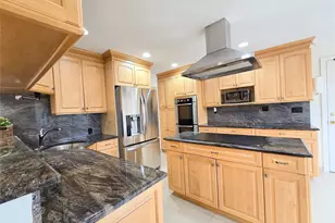 117 Olive Ln, Manhasset Hills, NY 11040 - Photo 16