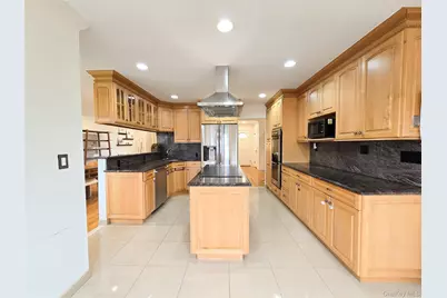 117 Olive Lane, Manhasset Hills, NY 11040 - Photo 12