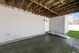 109 Utica St, Bay Shore, NY 11706 - Photo 36