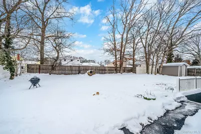 9 Amfer Court, Bay Shore, NY 11706 - Photo 26