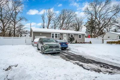 9 Amfer Court, Bay Shore, NY 11706 - Photo 2