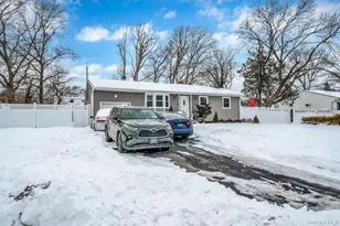 9 Amfer Ct, Bay Shore, NY 11706 - Photo 2