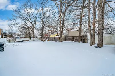 9 Amfer Court, Bay Shore, NY 11706 - Photo 30