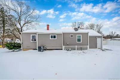 9 Amfer Court, Bay Shore, NY 11706 - Photo 28