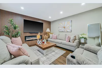 9 Amfer Court, Bay Shore, NY 11706 - Photo 4