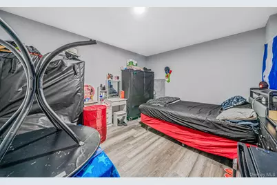 9 Amfer Court, Bay Shore, NY 11706 - Photo 18