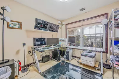 120 Waldo Street, Copiague, NY 11726 - Photo 22