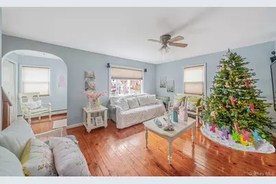 180 25th Street, Copiague, NY 11726 - Photo 6